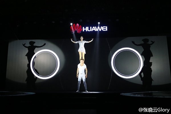 國(guó)貨威武:華為P9正式登陸越南 天后級(jí)女歌手代言