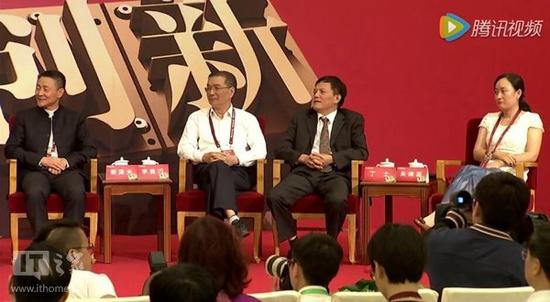 董明珠為證明格力手機質(zhì)量怒摔手機！撂狠話：你敢摔嗎？