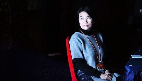 董明珠摔手機，摔不出格力手機的未來
