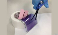 日本科學(xué)家開發(fā)出可以用剪刀剪的顯示面板