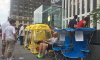 iPhone7賣瘋了！德國(guó)“果粉”提前5天扎帳篷排隊(duì)