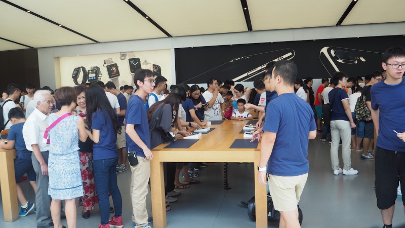 iPhone 7廣州遭瘋搶、黃牛生意火爆,分析師頻遭打臉