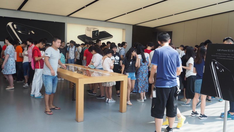 iPhone 7廣州遭瘋搶、黃牛生意火爆,分析師頻遭打臉
