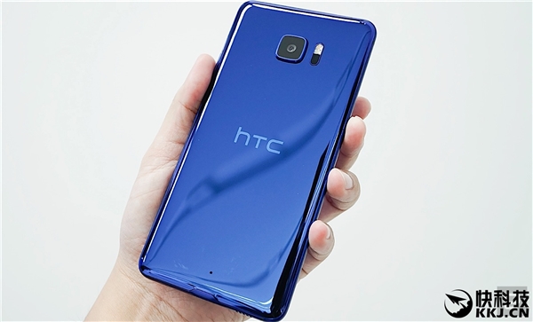 HTC 2016年會大縮水：雪姨送821新機(jī)