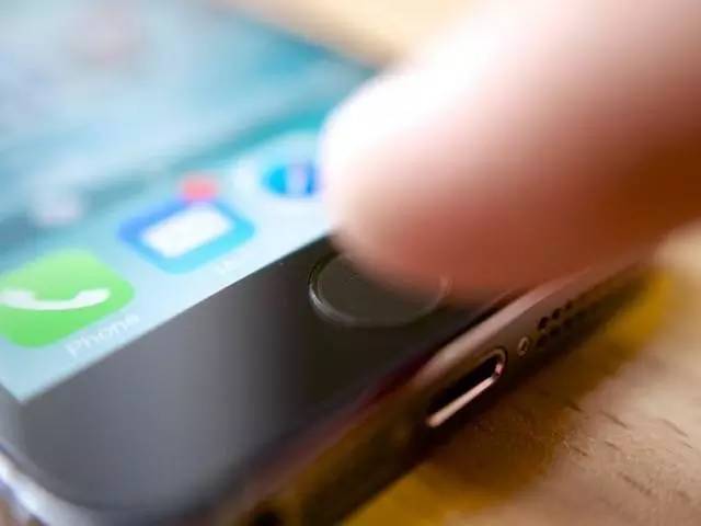 不能實(shí)現(xiàn)屏幕下Touch ID 蘋果或?qū)⑷∠讣y識別