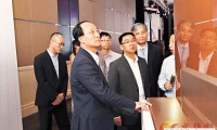 內(nèi)地爭霸O(shè)LED市場 巨頭爭先斥資多地建廠