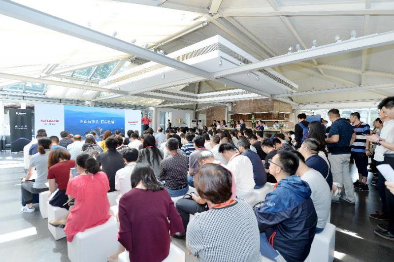 全面屏手機(jī)源自夏普，品牌媒體溝通會(huì)簽署三大戰(zhàn)略合作