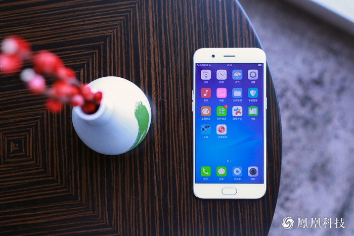OPPO R11發(fā)布：售價(jià)2999元 半個(gè)娛樂圈的明星都來了