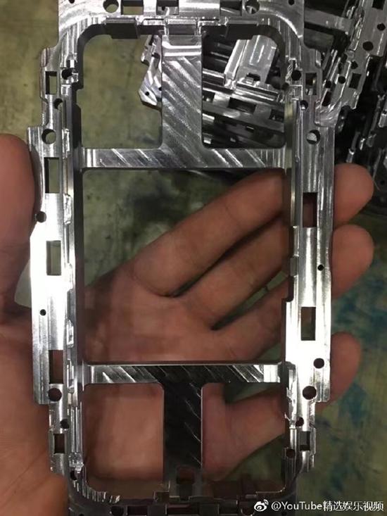 富士康工廠泄露iPhone 8“裸機(jī)”:又窄又短