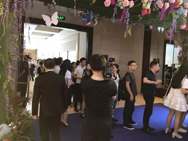 “全面屏全面來襲，屏占比大有所為”高峰論壇圓滿結(jié)束