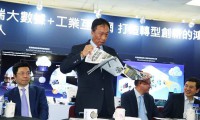 媒體會上怒撕報紙,郭臺銘稱東芝案日本經(jīng)產(chǎn)省公報私仇,國際笑話