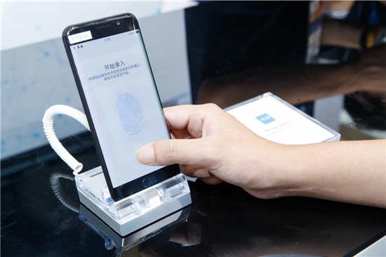 vivo 隱形指紋亮相上海MWC全新黑科技定義未來手機
