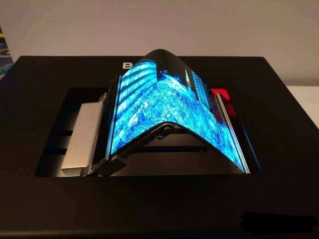 中韓積極布局！2020年一半手機(jī)將用OLED