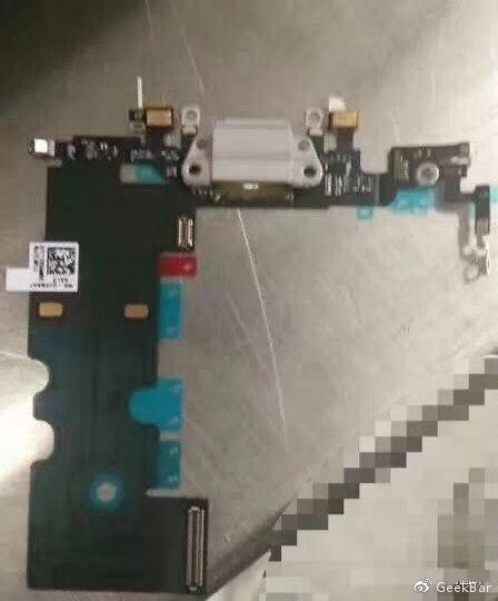 顯示行業(yè)最大驚喜，iPhone8 顯示模組爆光