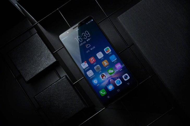 再獲殊榮 vivo X20全面屏獲“年度最佳拍照手機(jī)獎(jiǎng)”
