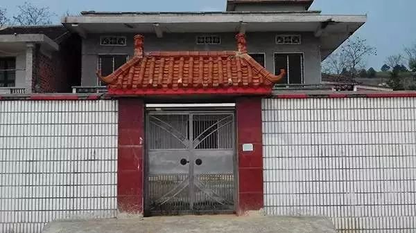 “她的工廠一旦停工，全球手機都得斷貨”，她是中國女首富，身價 500 億！