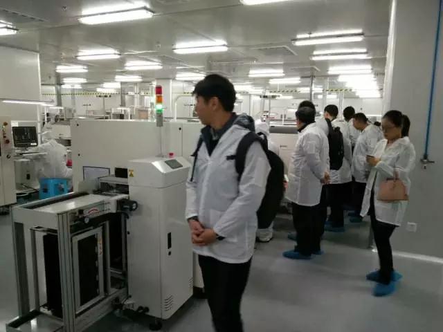 國際手機產(chǎn)業(yè)考察團走進重慶金茂電子、重慶中光電 點贊發(fā)展中的“重慶制造”