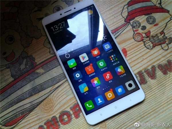 小米Max2車禍被撞彎，掰直還能打電話