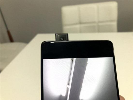 外媒盛贊MWC中國(guó)手機(jī)創(chuàng)新 iPhone X設(shè)計(jì)落伍了