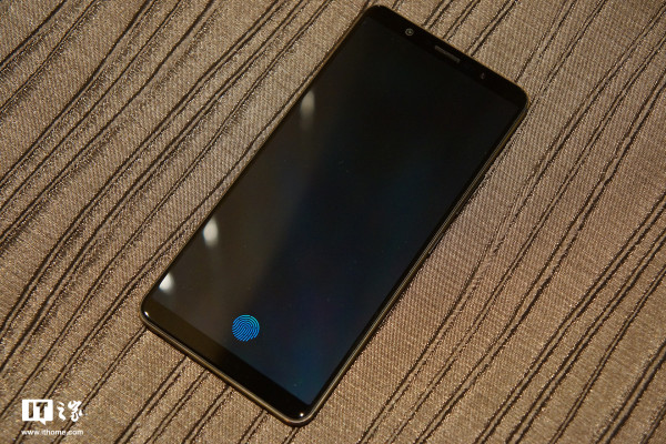 vivo X20Plus UD版暴力測(cè)試:屏下指紋無(wú)懼劃痕