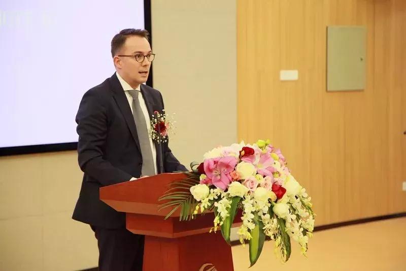 開放合作取得重大成果，水晶光電攜手德國肖特成立合資公司晶特光學
