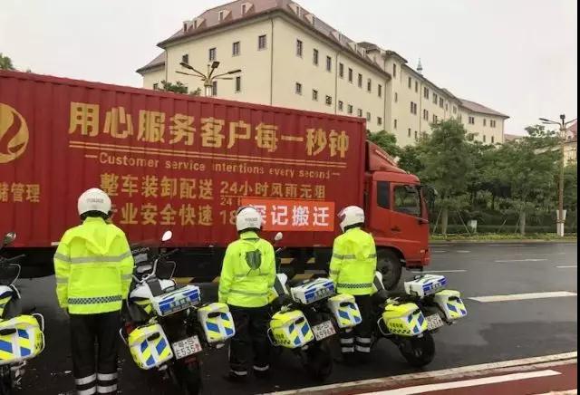 華為5400人搬到東莞:40輛8噸貨車共60車次