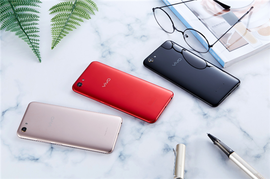 vivo Y81s首發(fā)圖賞：全屏視野暢玩不停，引領(lǐng)千元機(jī)新潮流