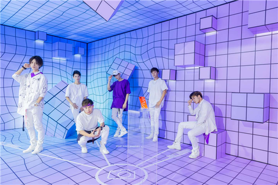 全新vivo X23亮相天翼展，時(shí)尚外觀吸引眾人圍觀