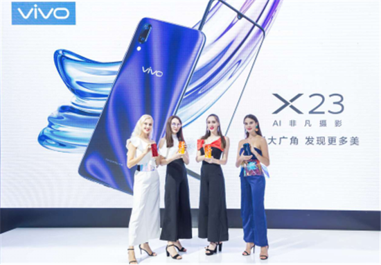 全新vivo X23亮相天翼展，時(shí)尚外觀吸引眾人圍觀