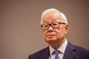 一美元改寫命運軌道：他，56歲創(chuàng)業(yè) 打造全球最大芯片代工廠