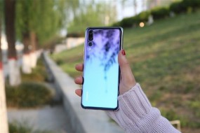 越來越多手機使用雙玻璃材質：你能接受嗎？