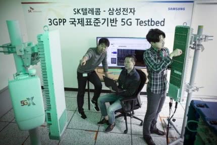 三星打出首個5G電話 發(fā)誓要擊敗華為