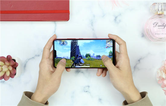 vivo Z1青春版上手體驗：時尚外觀，旗艦實力