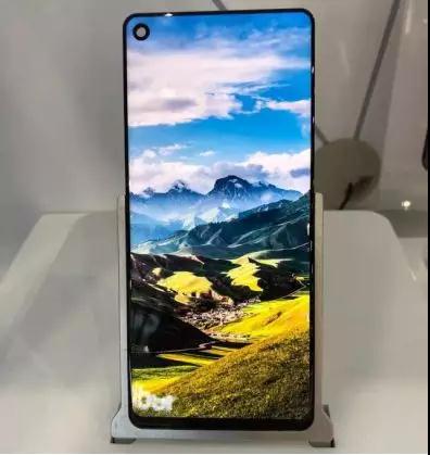 天馬、京東方、華星鉆LCD，三星鉆OLED，四季度鉆孔屏鉆得不亦樂乎！