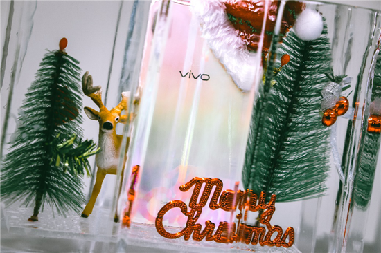 迎合圣誕氣息，vivo X23幻彩版創(chuàng)意照出爐