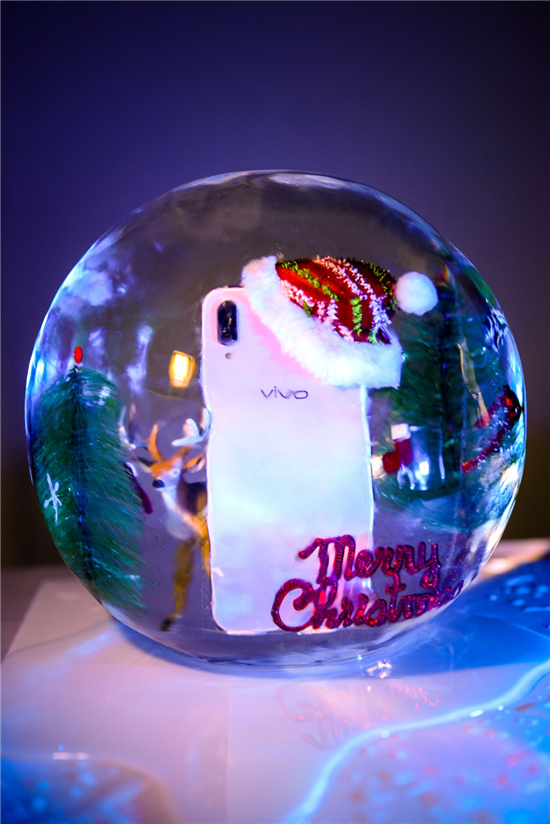 迎合圣誕氣息，vivo X23幻彩版創(chuàng)意照出爐