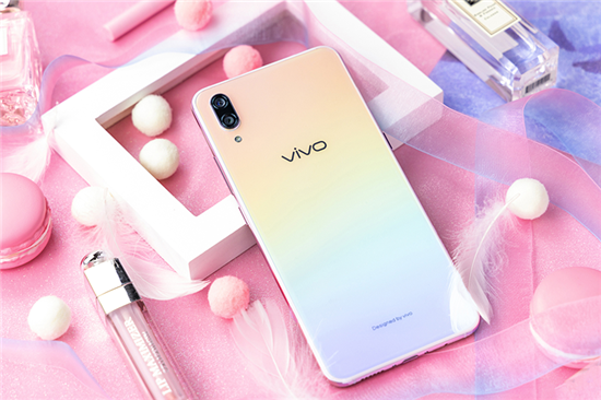 vivo X23幻彩版情人節(jié)視頻引熱議，網(wǎng)友：這才是我的愛情