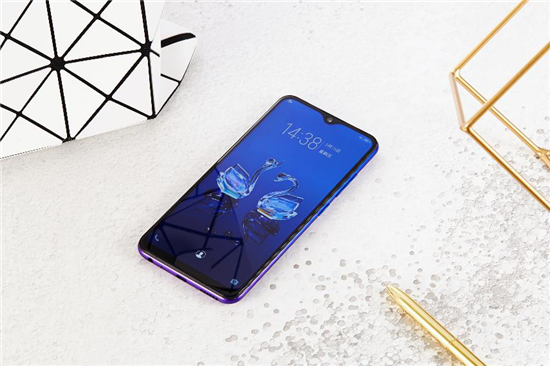 vivo U1真機(jī)圖賞：靈動(dòng)水滴屏+科技美學(xué)，千元品質(zhì)典范