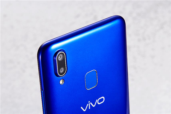 vivo U1真機(jī)圖賞：靈動(dòng)水滴屏+科技美學(xué)，千元品質(zhì)典范