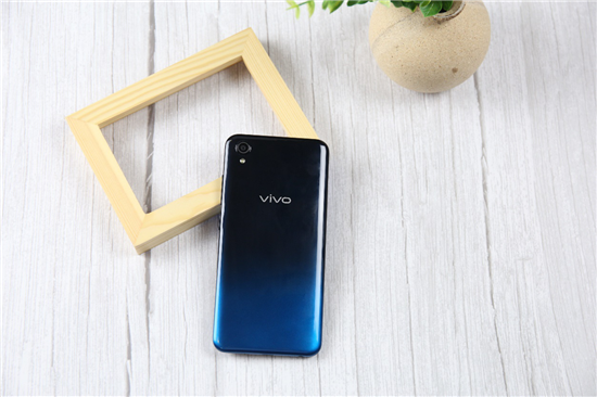 vivo Y91上手體驗：潮流外觀+暢快性能，不愧千元新寵