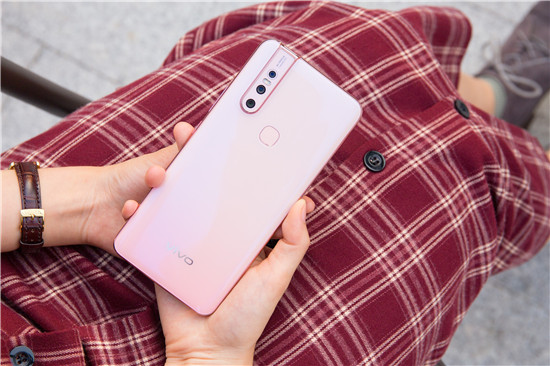 潮美外觀+全新拍照體驗！vivo S1寵愛粉照亮你的美
