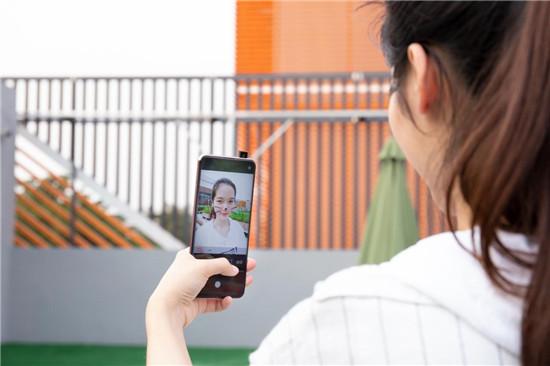 潮美外觀+全新拍照體驗！vivo S1寵愛粉照亮你的美