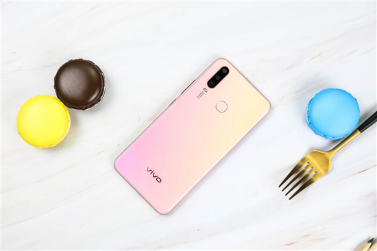 vivo Y3拍照實(shí)測(cè)：細(xì)節(jié)與質(zhì)感并存，見(jiàn)證三攝震撼視野