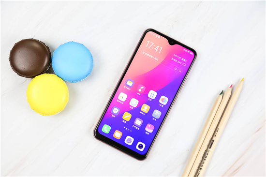 vivo Y3拍照實(shí)測(cè)：細(xì)節(jié)與質(zhì)感并存，見(jiàn)證三攝震撼視野