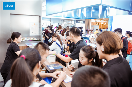 9大城市15家品牌體驗(yàn)店盛大開業(yè) vivo開啟互動(dòng)式體驗(yàn)零售新方向