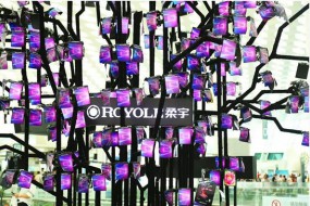 柔性屏技術(shù)落戶深圳機(jī)場，新應(yīng)用場景打破行業(yè)限制