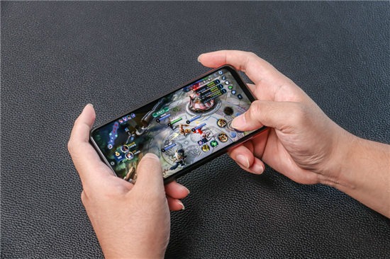 續(xù)航全新升級，vivo U3x圖賞：時尚設計一見傾心