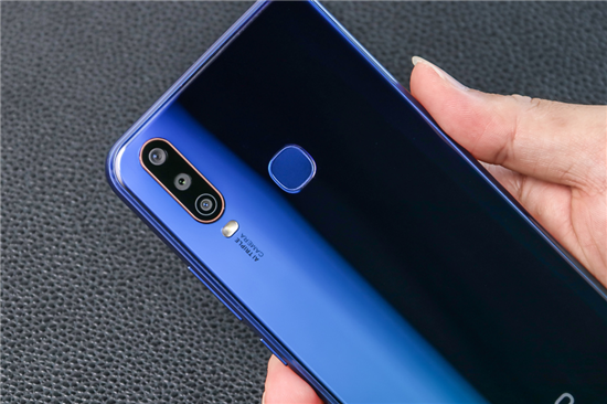 續(xù)航全新升級，vivo U3x圖賞：時尚設計一見傾心