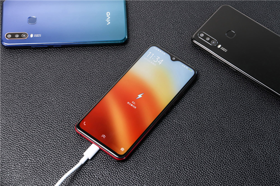 續(xù)航全新升級，vivo U3x圖賞：時尚設計一見傾心