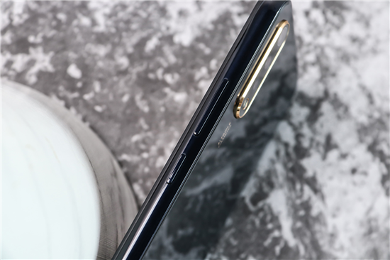 好看與好用可同時(shí)兼顧，vivo Y7s琉璃黑新品開售